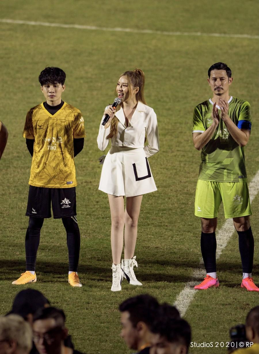 Sự kiện bóng đá gây quỹ của các nghệ sĩ hồi cuối 2020 cũng được nữ MC dẫn dắt trơn tru. Sự kiện bóng đá gây quỹ của các nghệ sĩ hồi cuối 2020 cũng được nữ MC dẫn dắt trơn tru.