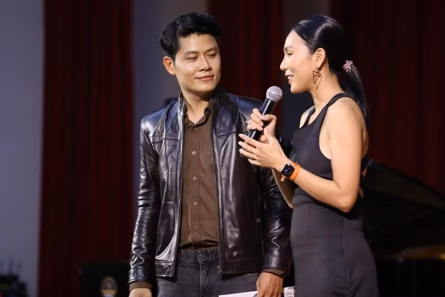 Khánh Ngọc xúc động nhắc kỷ niệm những ngày Vầng Trăng Khóc "làm mưa làm gió".
