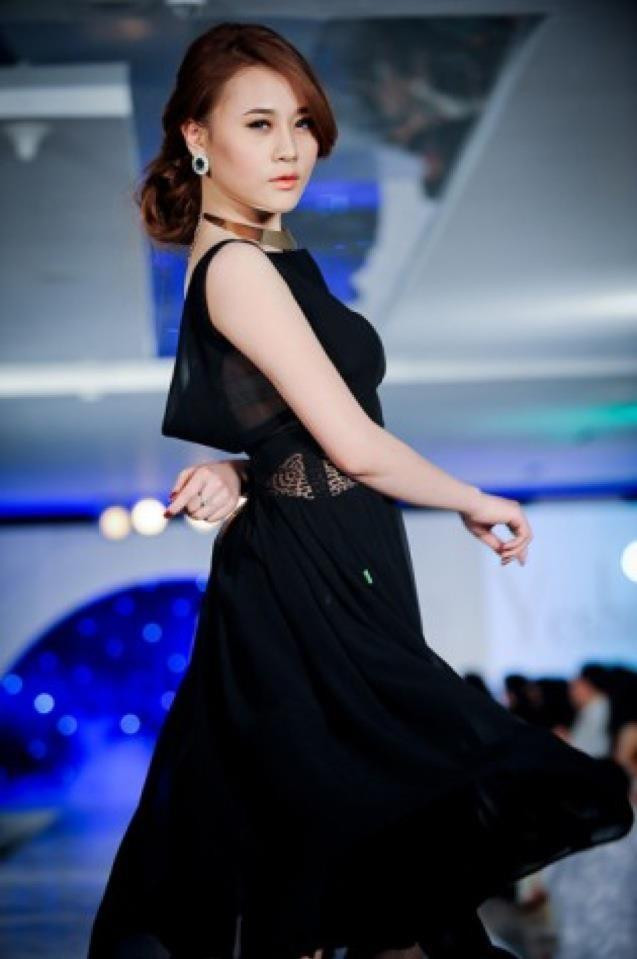 Phương Oanh từng là cái tên nổi bật trên sàn catwalk phía Bắc.