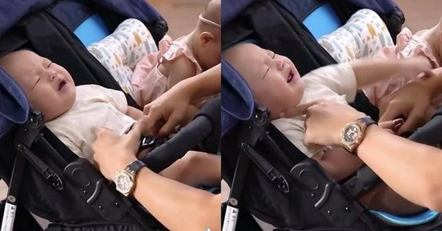 Leon khóc mếu trong lần đầu đi quay quảng cáo.