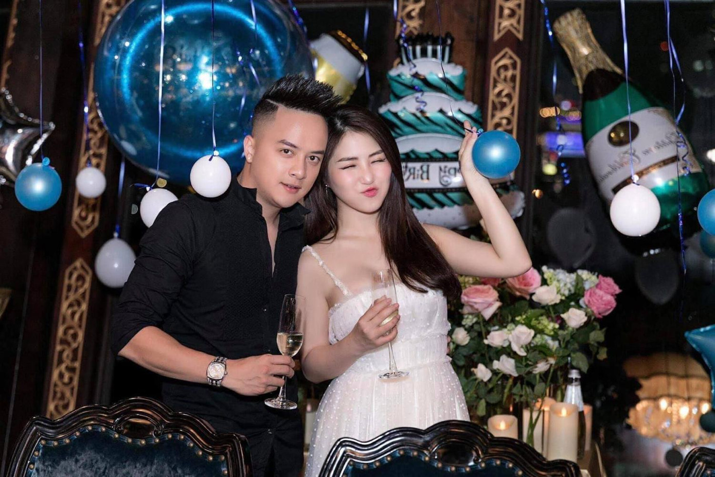 Giọng ca Con Đường Mưa chúc mừng sinh nhật đồng nghiệp thân thiết.