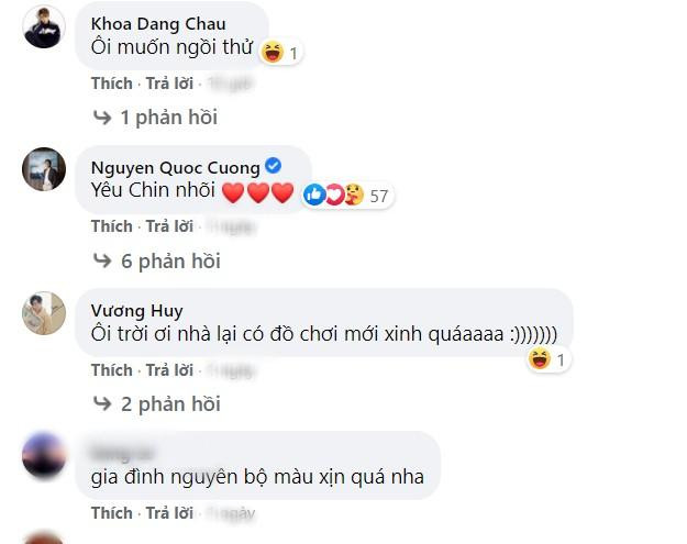 Châu Đăng Khoa cũng thích thú trước mẫu xe mới của gia đình bé Suchin. Châu Đăng Khoa cũng thích thú trước mẫu xe mới của gia đình bé Suchin.