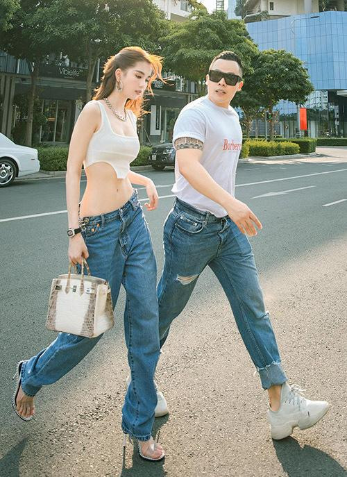 Nếu người đẹp Trà Vinh trở thành &quot;nữ hoàng nội y&quot; thì Vũ Khắc Tiệp cũng nổi tiếng với cuộc sống sanh chảnh, đi du lịch khắp nơi.