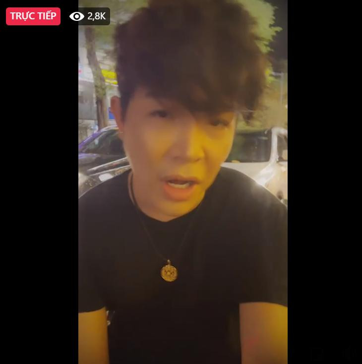 Nathan Lee livestream thách thức Ngọc Trinh sau khi cô khoe mua xe 30 tỷ đồng.
