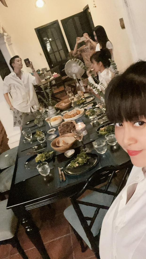 Khoảnh khắc Gil Lê chụp ảnh cho Hoàng Thùy Linh được nhạc sĩ Lưu Thiên Hương chia sẻ.