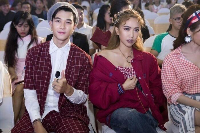 Hay khi đã màu sắc cá tính cũng phải có đôi có cặp.