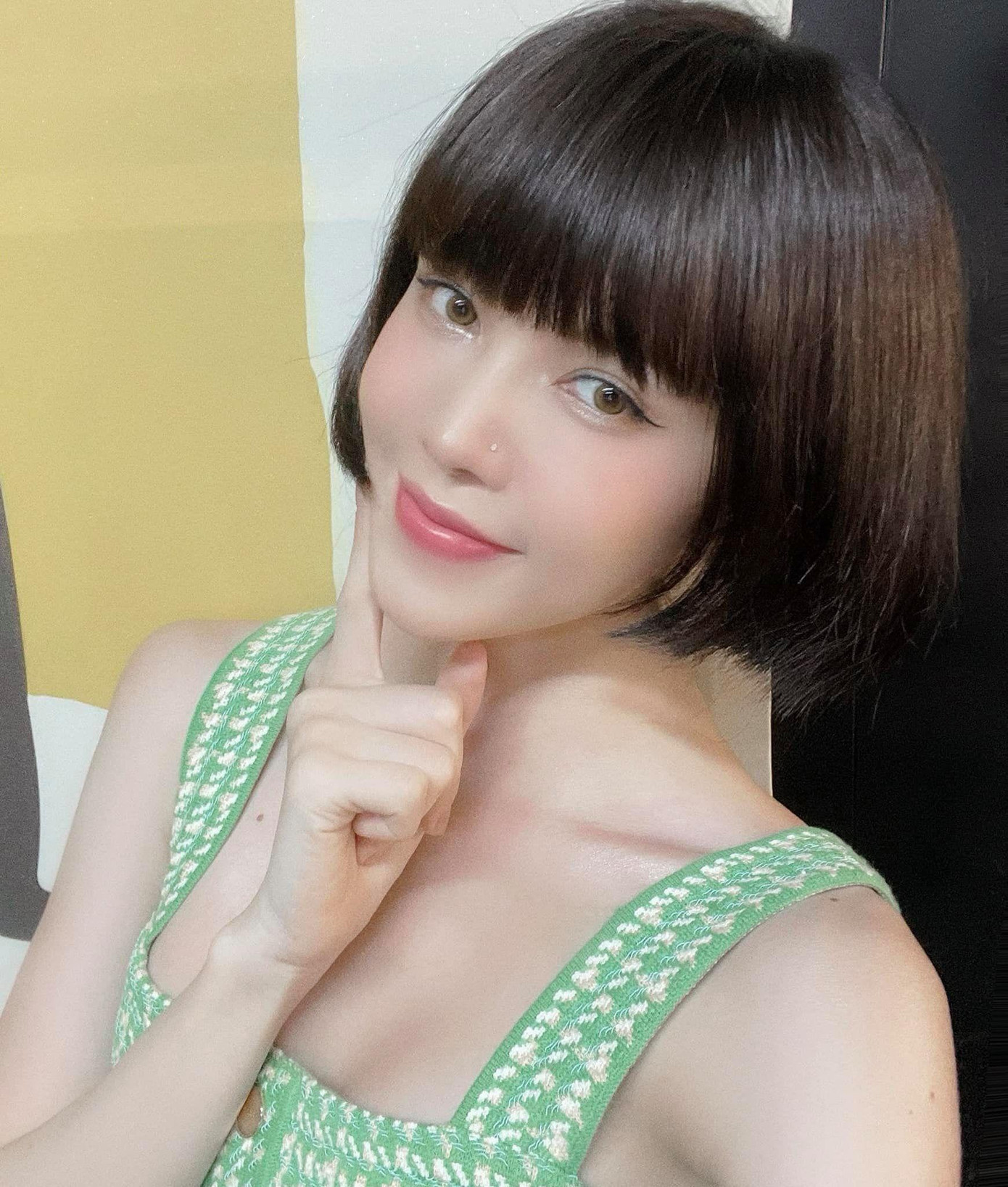 Sau 5 năm, Thiều Bảo Trâm đã xuất hiện lại với hình ảnh tóc ngắn. Sau 5 năm, Thiều Bảo Trâm đã xuất hiện lại với hình ảnh tóc ngắn.