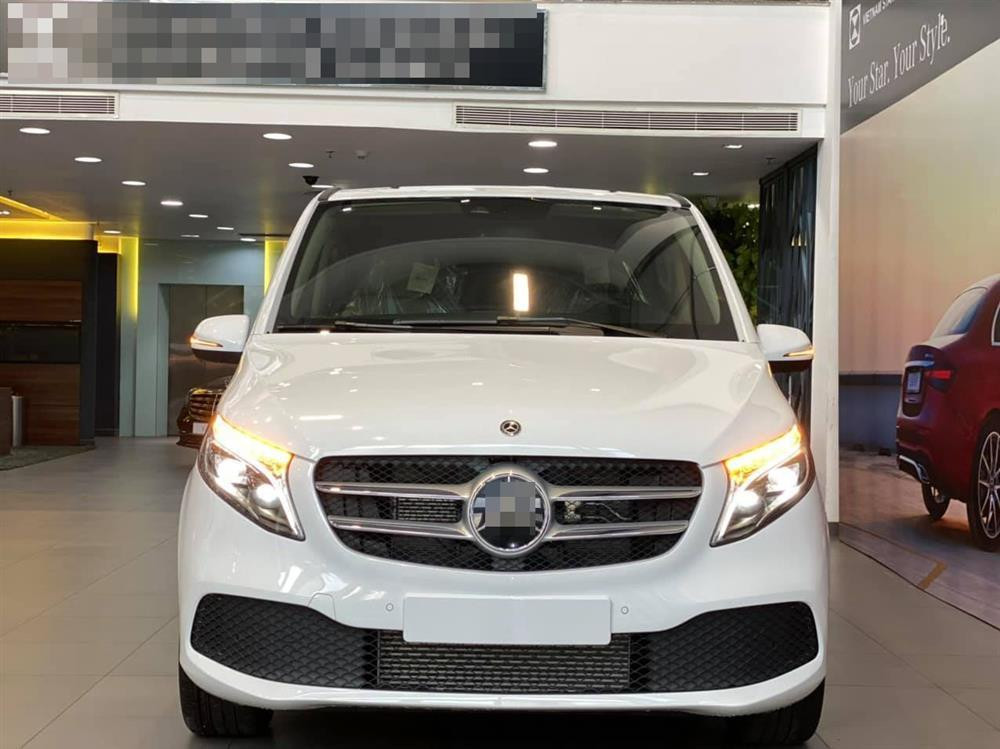 Mẫu xe màu trắng nam doanh nhân vừa &quot;tậu&quot;.