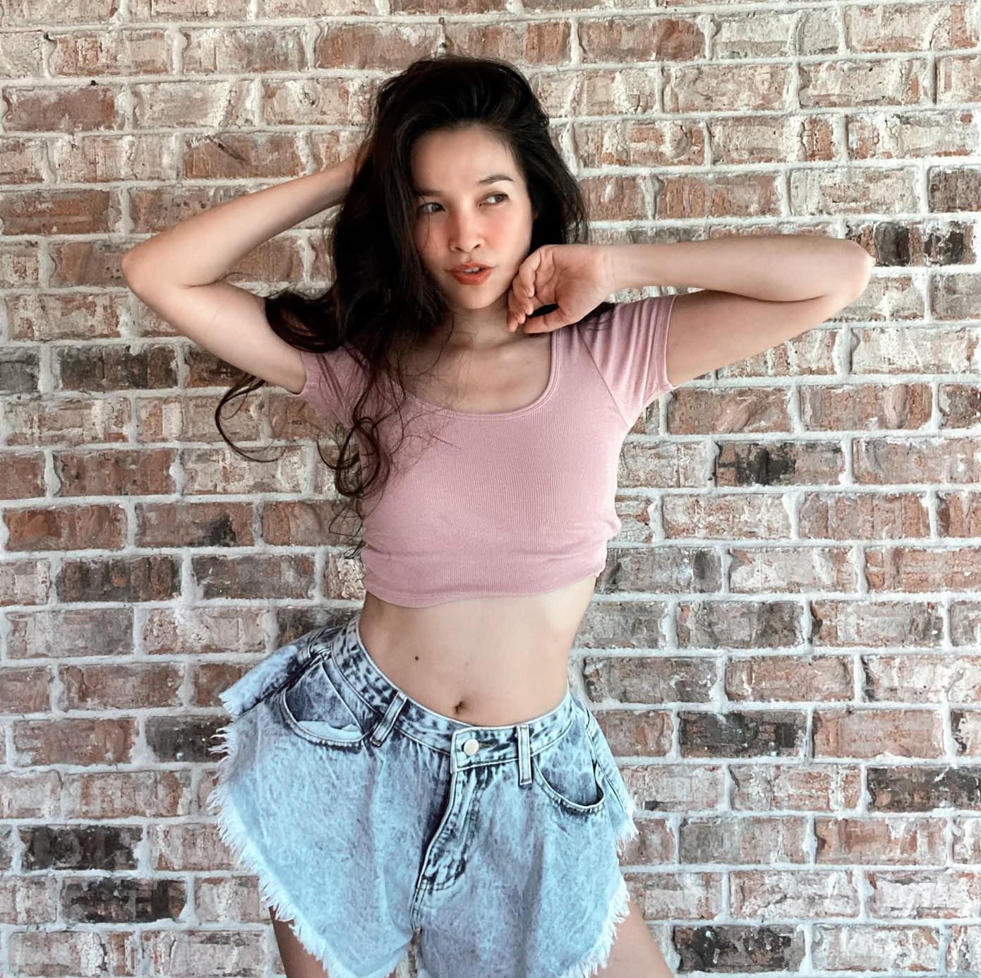 Thân hình đáng ngưỡng mộ ở tuổi 40 của Hiền Thục. Thân hình đáng ngưỡng mộ ở tuổi 40 của Hiền Thục.