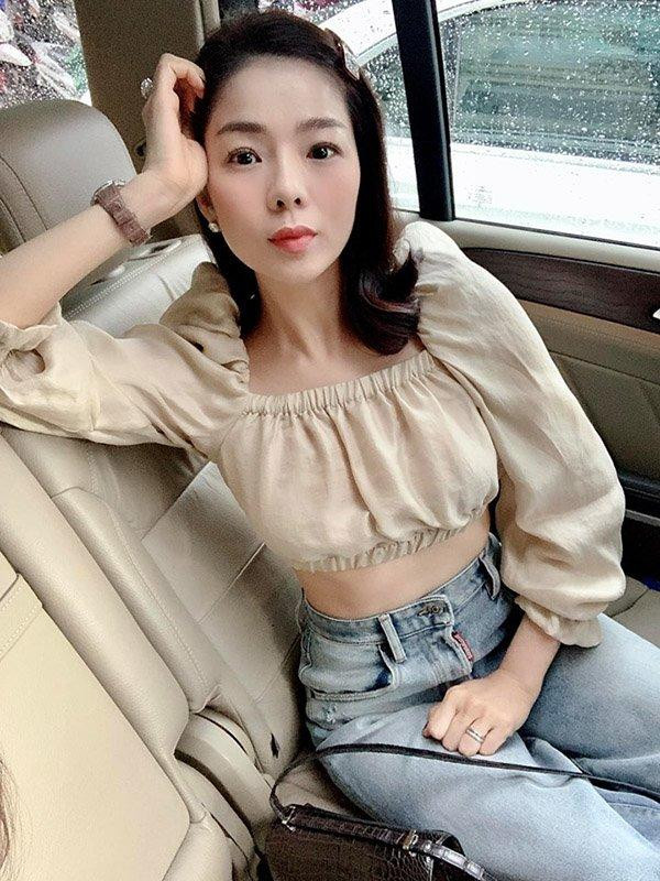 Phong cách trẻ trung, năng động thường ngày giúp &quot;nữ hoàng phòng trà&quot; ghi điểm.