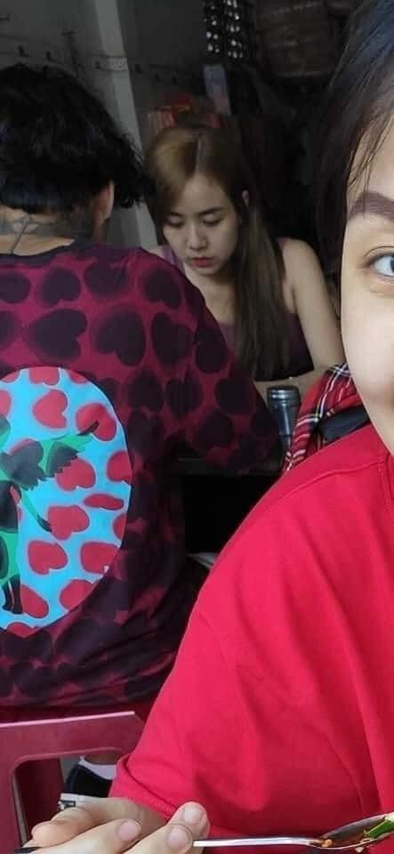 Cặp đôi bị phát hiện cùng nhau đi ăn sáng giữa lúc bị nghi hẹn hò. Cặp đôi bị phát hiện cùng nhau đi ăn sáng giữa lúc bị nghi hẹn hò.