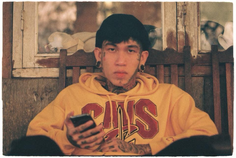 Dế Choắt phải học cách làm quen với ngôi vị Quán quân.