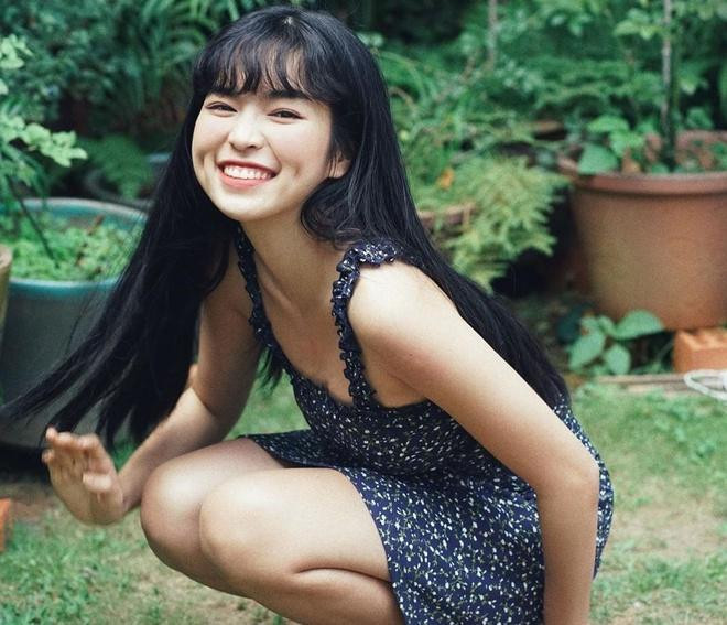 Người đẹp sinh năm 1995 nổi tiếng với nụ cười tươi và tinh thần lạc quan. Người đẹp sinh năm 1995 nổi tiếng với nụ cười tươi và tinh thần lạc quan.