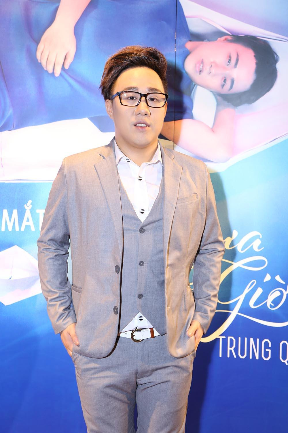 Hình ảnh quen thuộc trước đây của nam ca sĩ. Hình ảnh quen thuộc trước đây của nam ca sĩ.