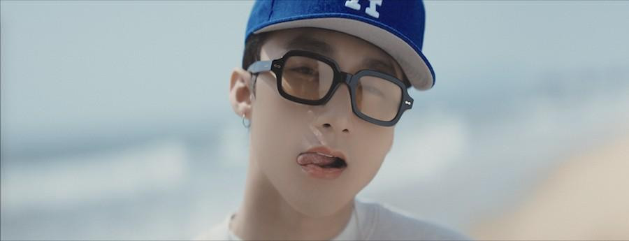 Sơn Tùng góp giọng và xuất hiện chớp nhoáng trong sản phẩm mới của &quot;gà cưng&quot;.