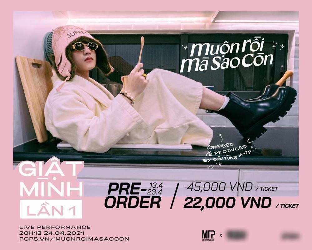 Muộn Rồi Mà Sao Còn cũng được ca sĩ thể hiện bản piano trên trang cá nhân. Muộn Rồi Mà Sao Còn cũng được ca sĩ thể hiện bản piano trên trang cá nhân.