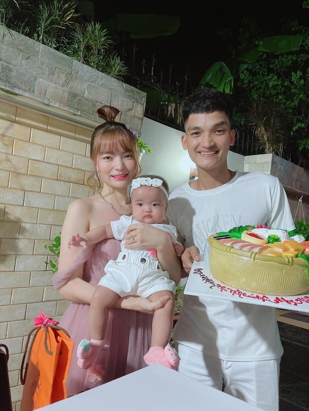 Cô bé có nhiều biểu cảm hài hước y hệt bố.