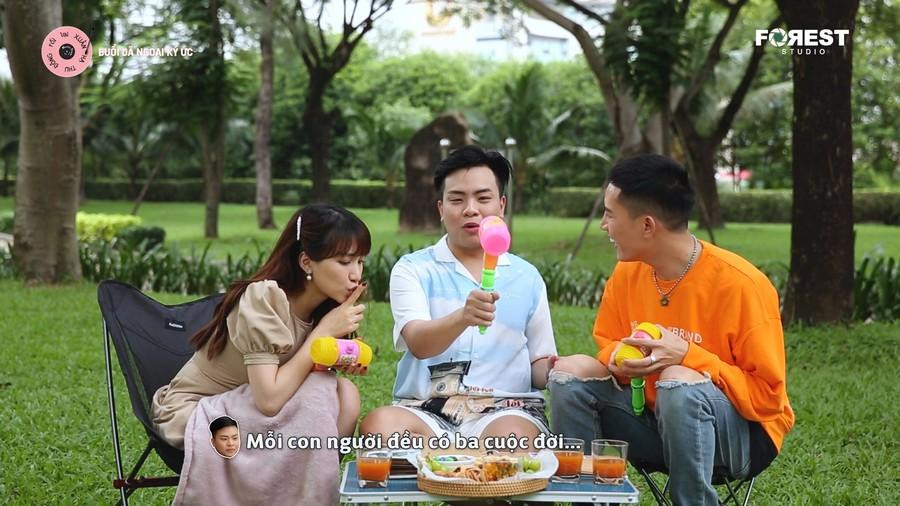 Dàn sao chơi "Tiệc Trăng Máu" khi đi dã ngoại cùng nhau. Dàn sao chơi "Tiệc Trăng Máu" khi đi dã ngoại cùng nhau.