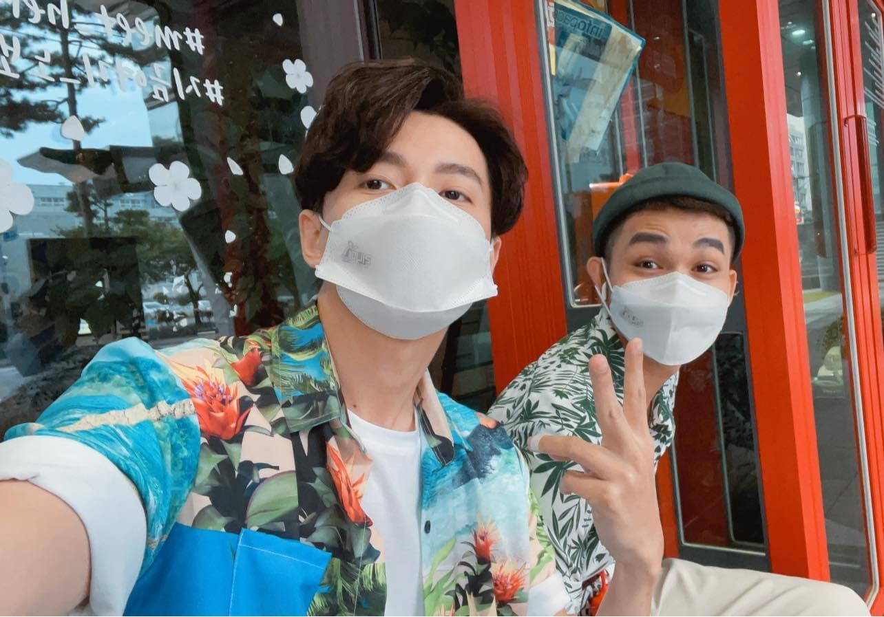 Ngô Kiến Huy - Jun Phạm cùng nhau dạo phố. Ngô Kiến Huy - Jun Phạm cùng nhau dạo phố.