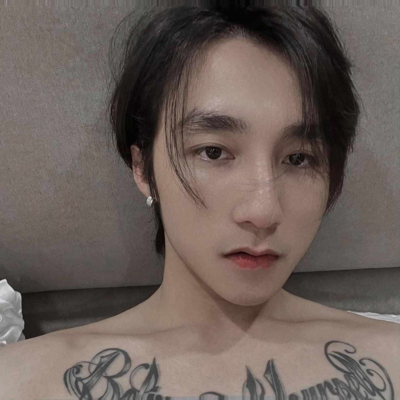 Hình ảnh selfie của Sơn Tùng đạt gần 1,5 triệu lượt yêu thích. Hình ảnh selfie của Sơn Tùng đạt gần 1,5 triệu lượt yêu thích.