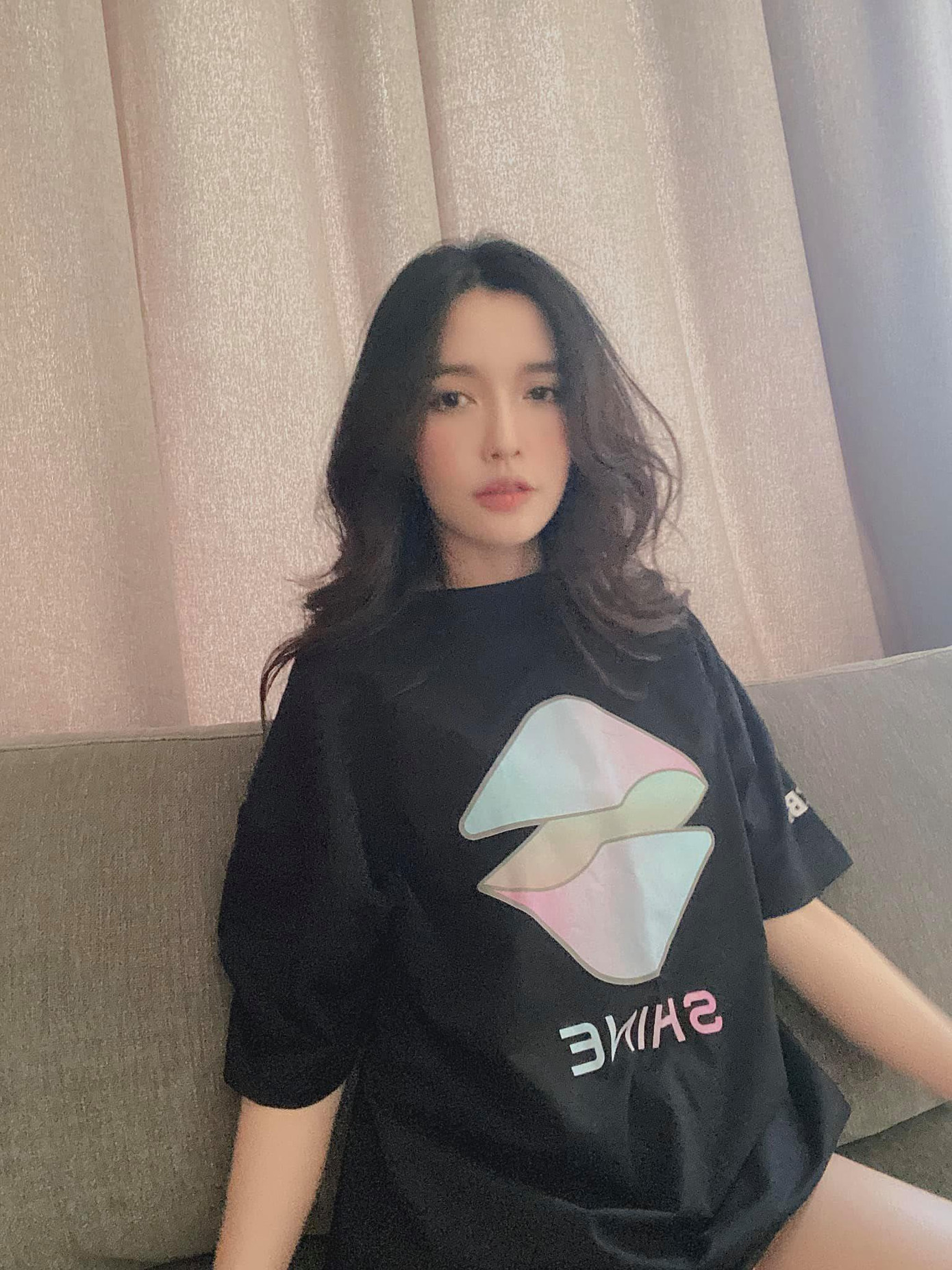 Ảnh chất lượng thấp nhưng nhan sắc Bích Phương vẫn chất lượng cao.