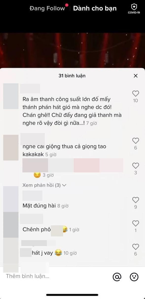 Khán giả nhận ra rõ nốt chênh phô trong giọng hát của Hoàng Thùy Linh. Khán giả nhận ra rõ nốt chênh phô trong giọng hát của Hoàng Thùy Linh.