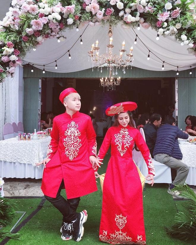 Cặp đôi trong lễ ăn hỏi. Cặp đôi trong lễ ăn hỏi.