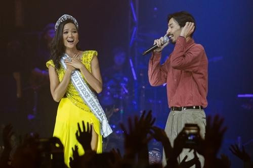 Cặp sao thân thiết từ lâu nên được nhiều người "đẩy thuyền". Cặp sao thân thiết từ lâu nên được nhiều người "đẩy thuyền".