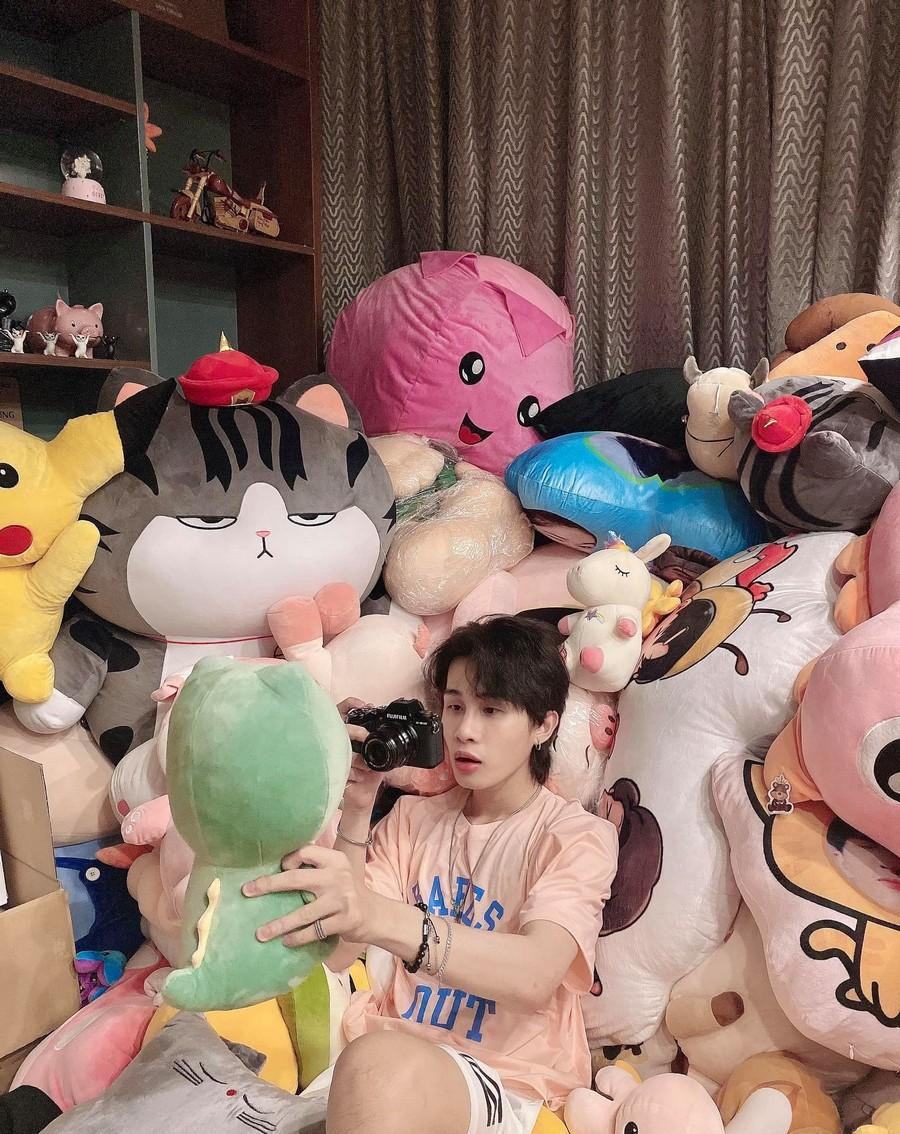 Giọng ca Hoa Hải Đường nói vui &quot;Bạn sâu chỉ có một biểu cảm thôi, chụp miết vẫn vậy&quot;.