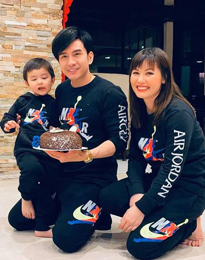 Cặp sao từng có cuộc sống hạnh phúc, đáng ngưỡng mộ trước khi thông báo ly hôn. Cặp sao từng có cuộc sống hạnh phúc, đáng ngưỡng mộ trước khi thông báo ly hôn.