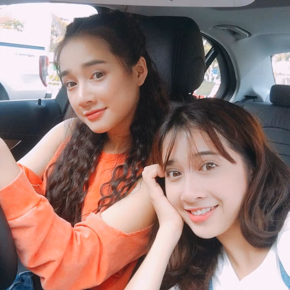 Phương Anh có nhan sắc cuốn hút không kém cô chị nổi tiếng. Phương Anh có nhan sắc cuốn hút không kém cô chị nổi tiếng.