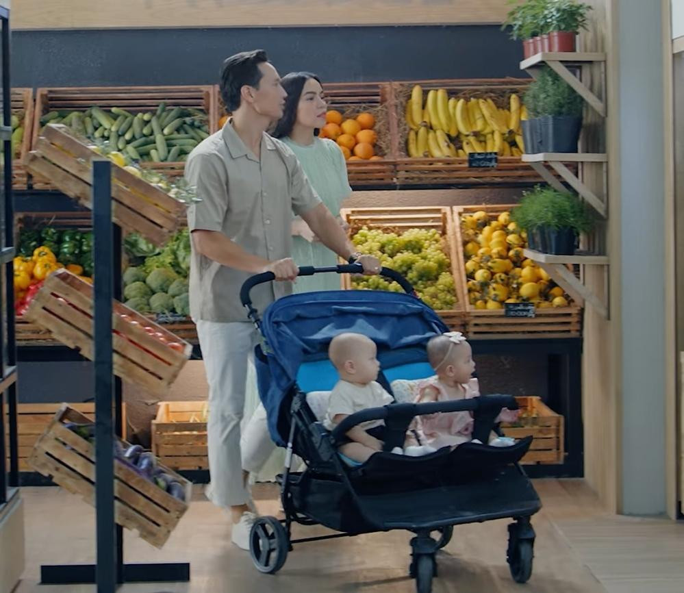 Khoảnh khắc &quot;lên sóng&quot; của 4 thành viên gia đình Hà Hồ - Kim Lý.