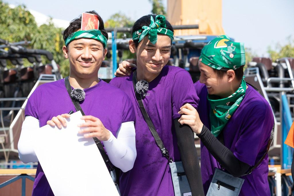 Trấn Thành được xem là người cầm trịch của Running Man Việt mùa 1. Trấn Thành được xem là người cầm trịch của Running Man Việt mùa 1.