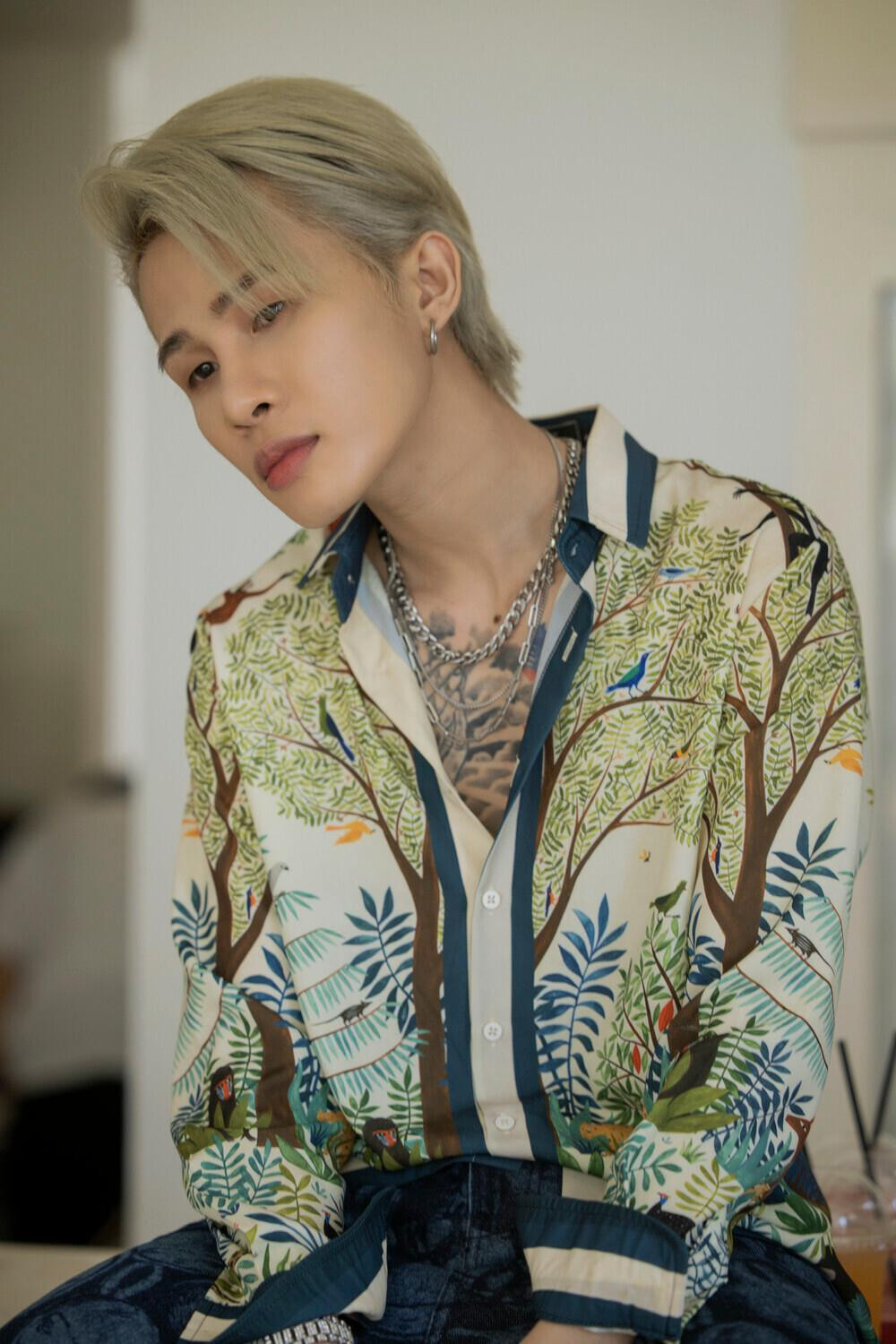 Jack có ngoại hình bắt mắt hơn khi đầu quân về công ty quản lý mới.