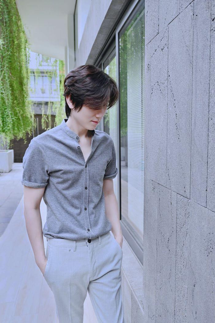 Đây mới là hình ảnh thư sinh của Mr. Siro thì hiện tại. Đây mới là hình ảnh thư sinh của Mr. Siro thì hiện tại.