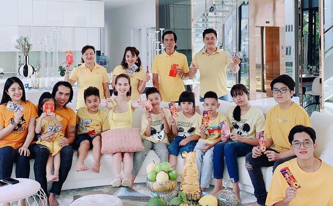 Gia đình Ngọc Trinh lên đón Tết Tân Sửu vừa rồi.