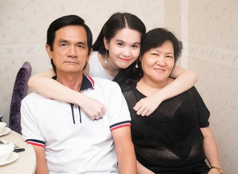 Sáu Phương là mẹ kế của diễn viên &quot;Vu Quy Đại Náo&quot; nhưng yêu thương cô hết mực.