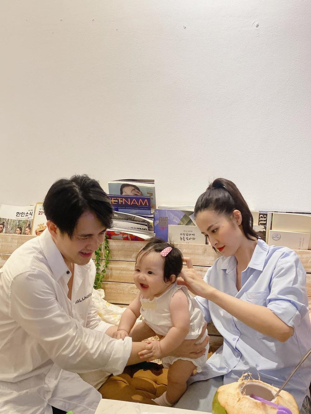 Gia đình Đông Nhi - Ông Cao Thắng viên mãn sau khi đón thêm thành viên mới.