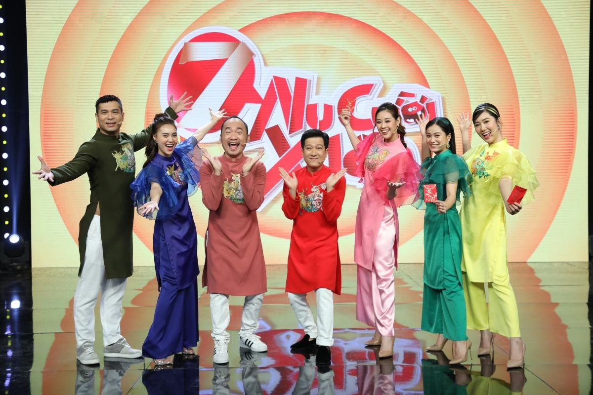 Dàn cast chính của "7 Nụ Cười Xuân" (trừ Hoa hậu Khánh Vân). Dàn cast chính của "7 Nụ Cười Xuân" (trừ Hoa hậu Khánh Vân).