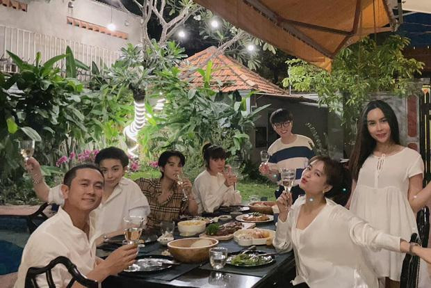 Hoàng Thùy Linh và Gil Lê cùng vợ chồng Lưu Hương Giang - Hồ Hoài Anh, Đức Phúc, Vũ Cát Tường, Lưu Thiên Hương gặp gỡ thân mật cuối tuần.