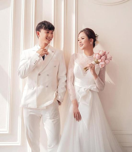 Trang phục cưới sang trọng, tinh tế của Khánh Thy - Hoàng Huy. Trang phục cưới sang trọng, tinh tế của Khánh Thy - Hoàng Huy.