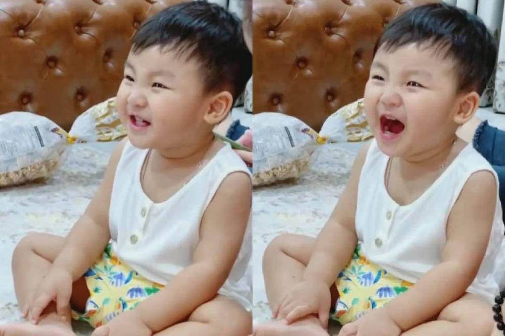 Bé Bo lanh lợi và được nhận xét có nụ cười giống hệt mẹ.