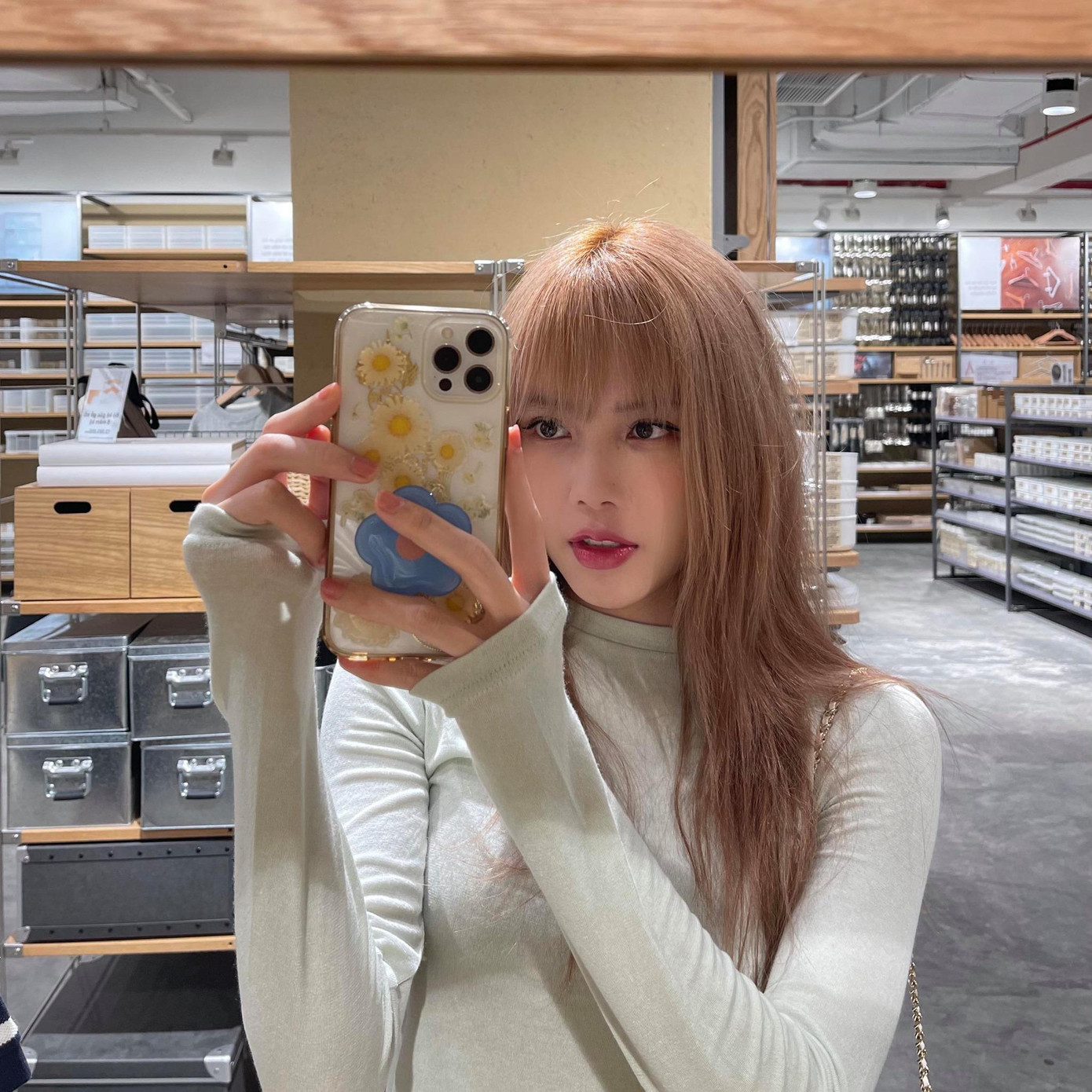 Giọng ca "Triệu Lý Do" lại là minh chứng cho câu nói "phụ nữ đẹp nhất khi không thuộc về ai". Giọng ca "Triệu Lý Do" lại là minh chứng cho câu nói "phụ nữ đẹp nhất khi không thuộc về ai".