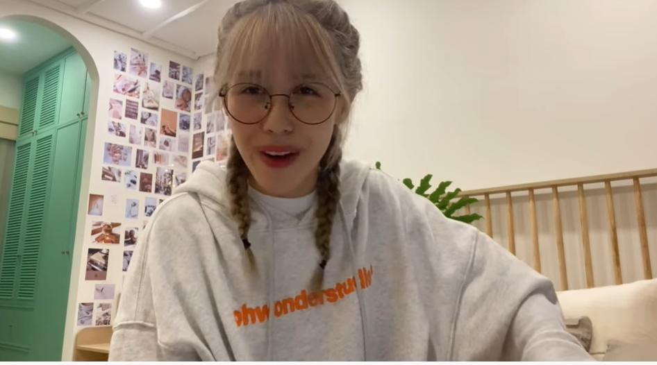 Hậu Hoàng trò chuyện với khán giả sau hiệu ứng vô cùng tốt của Sao Nhập Ngũ. Hậu Hoàng trò chuyện với khán giả sau hiệu ứng vô cùng tốt của Sao Nhập Ngũ.