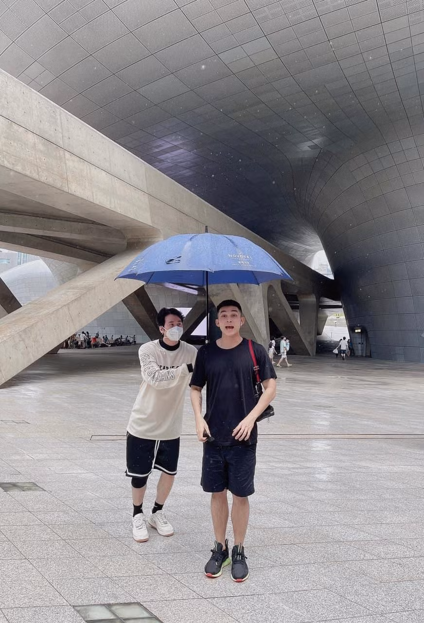 Bức hình khiến HLV Rap Việt bị trêu là trợ lý của Jun Phạm.