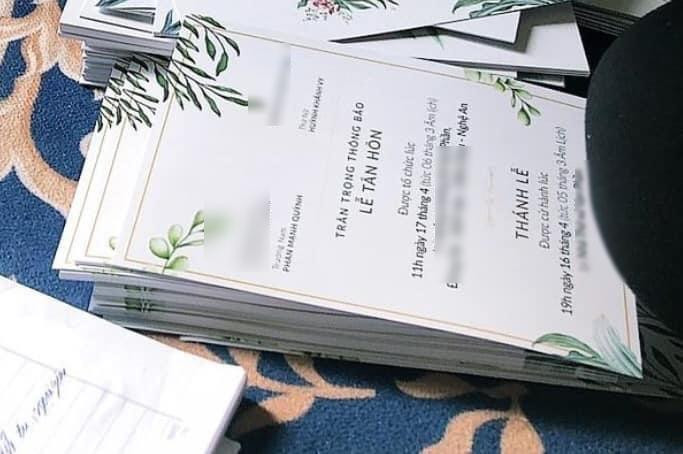 Thiệp cưới được cho là của Phan Mạnh Quỳnh và bạn gái. Thiệp cưới được cho là của Phan Mạnh Quỳnh và bạn gái.