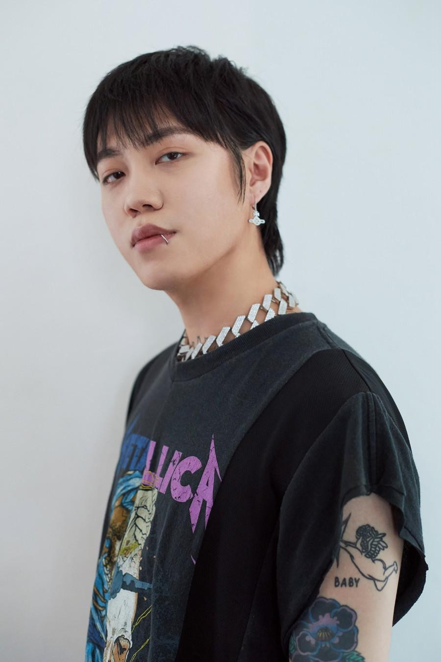 Bloo là rapper nổi tiếng của xứ sở kim chi. Bloo là rapper nổi tiếng của xứ sở kim chi.