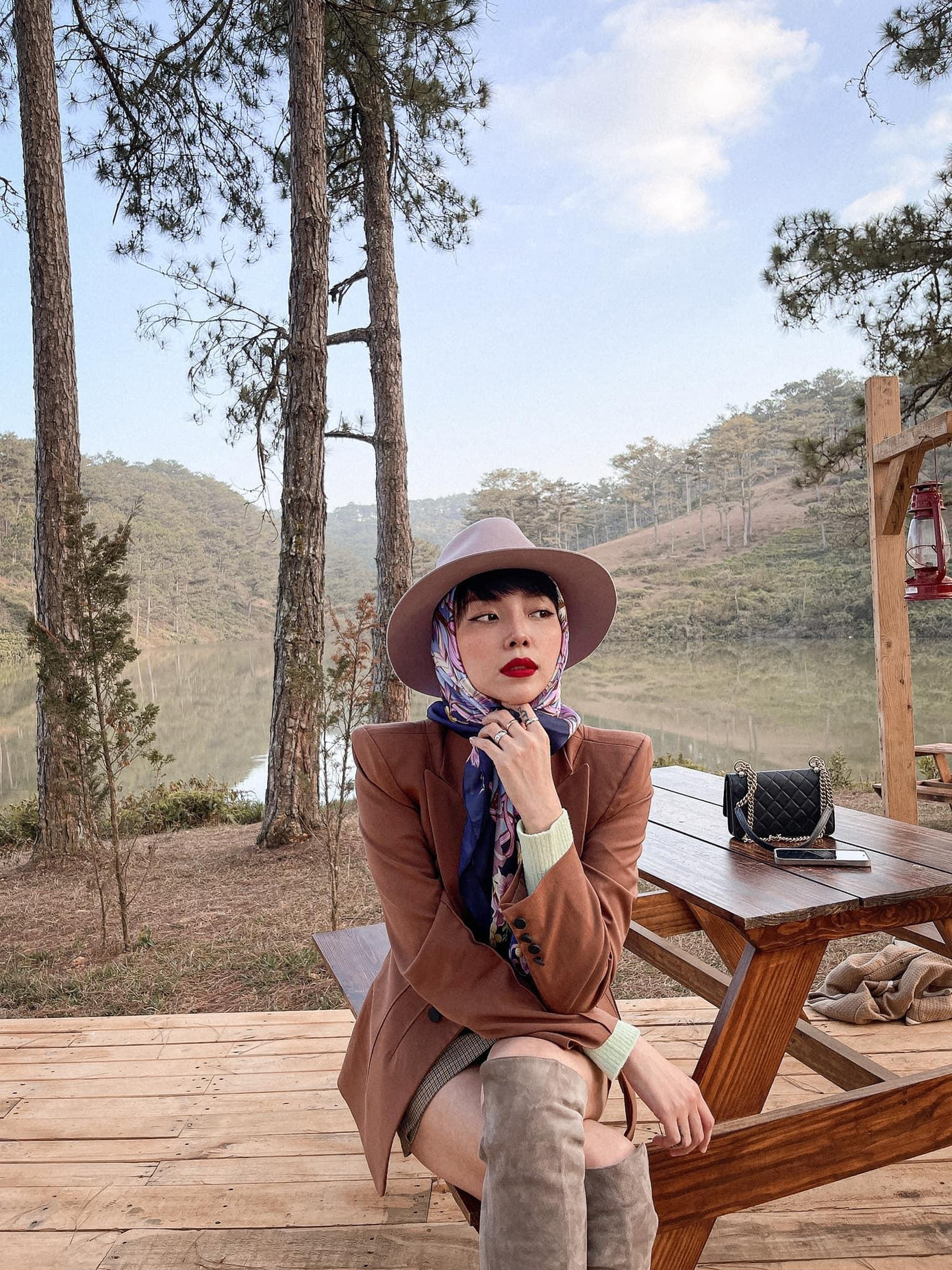 Tóc Tiên mạnh mẽ, tự tin hiện tại cũng từng trải qua nhiều chuyện buồn. Tóc Tiên mạnh mẽ, tự tin hiện tại cũng từng trải qua nhiều chuyện buồn.