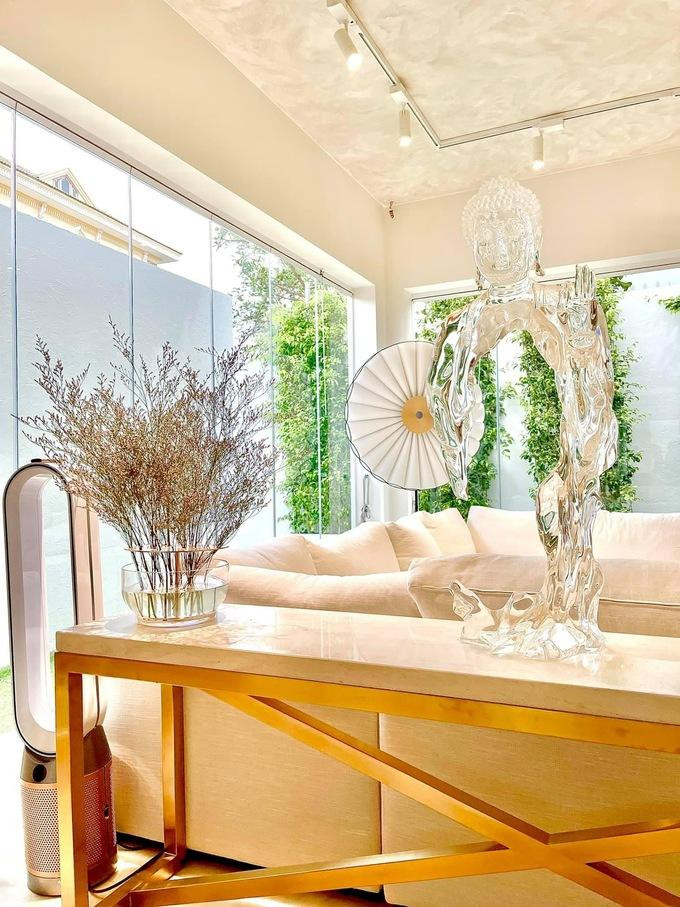 Các vật dụng trang trí đều được đích thân cô lựa chọn.