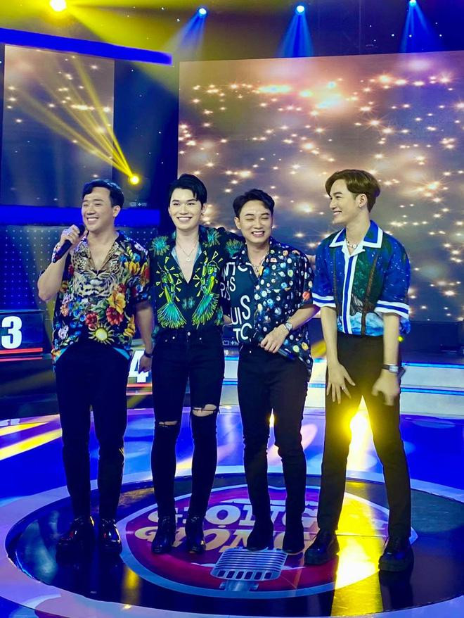 "MC quốc dân" cùng 3 người em thân thiết trong Giọng Ải Giọng Ai. "MC quốc dân" cùng 3 người em thân thiết trong Giọng Ải Giọng Ai.